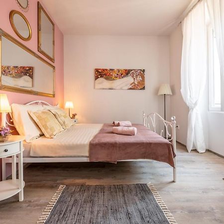Old City Romantic Studios 4 With Free Private Parking Пула Экстерьер фото