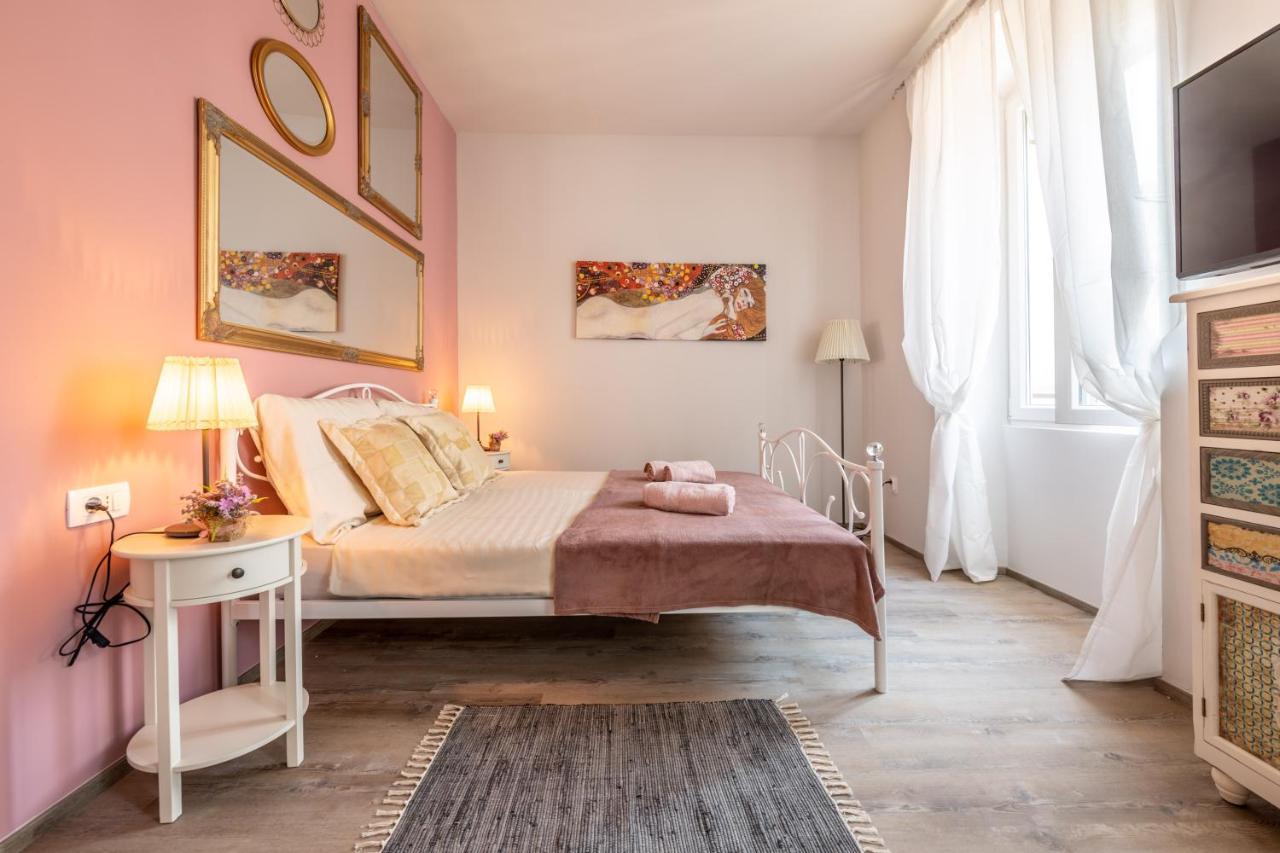 Old City Romantic Studios 4 With Free Private Parking Пула Экстерьер фото