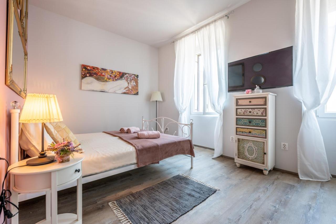Old City Romantic Studios 4 With Free Private Parking Пула Экстерьер фото