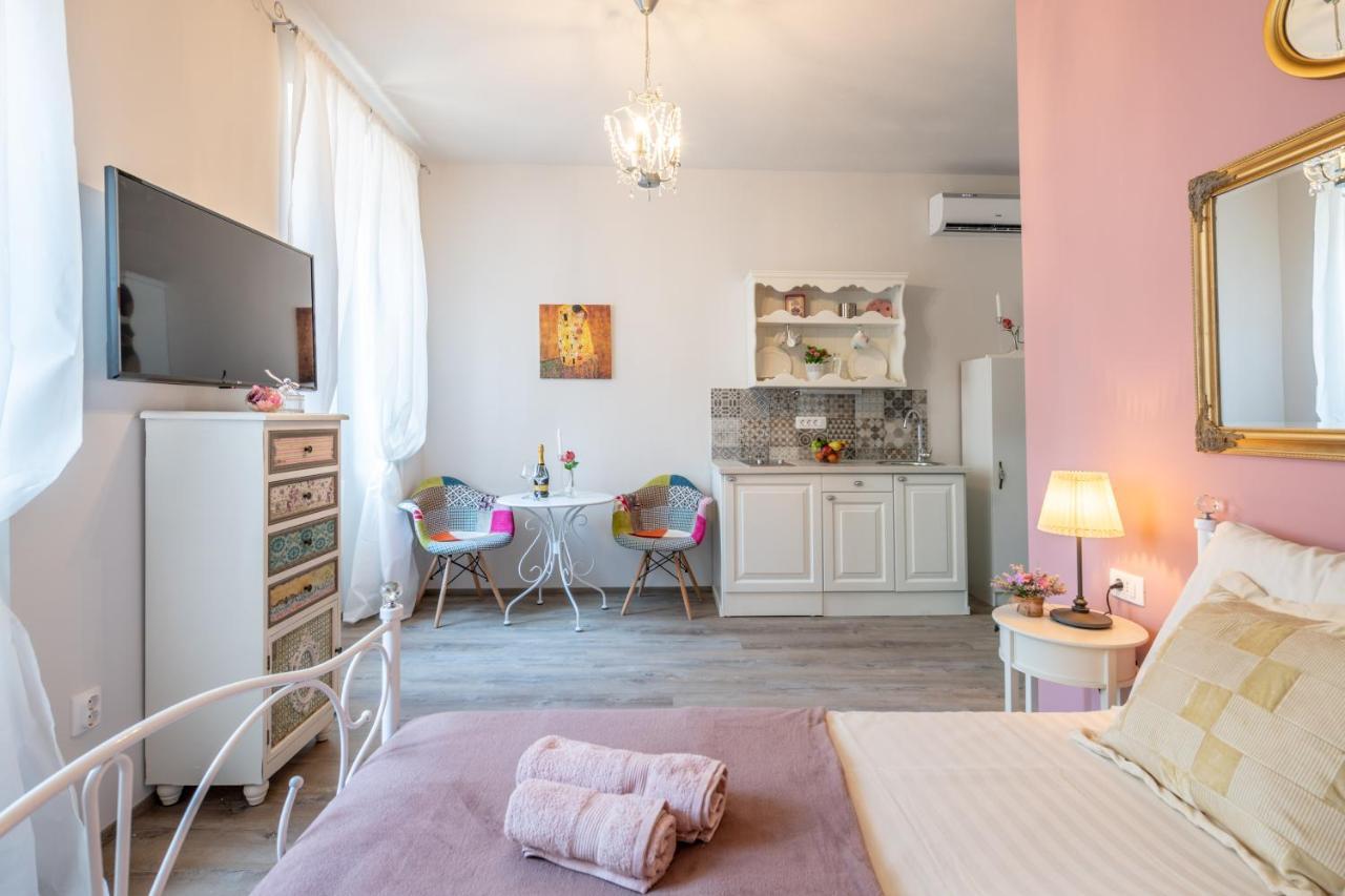 Old City Romantic Studios 4 With Free Private Parking Пула Экстерьер фото