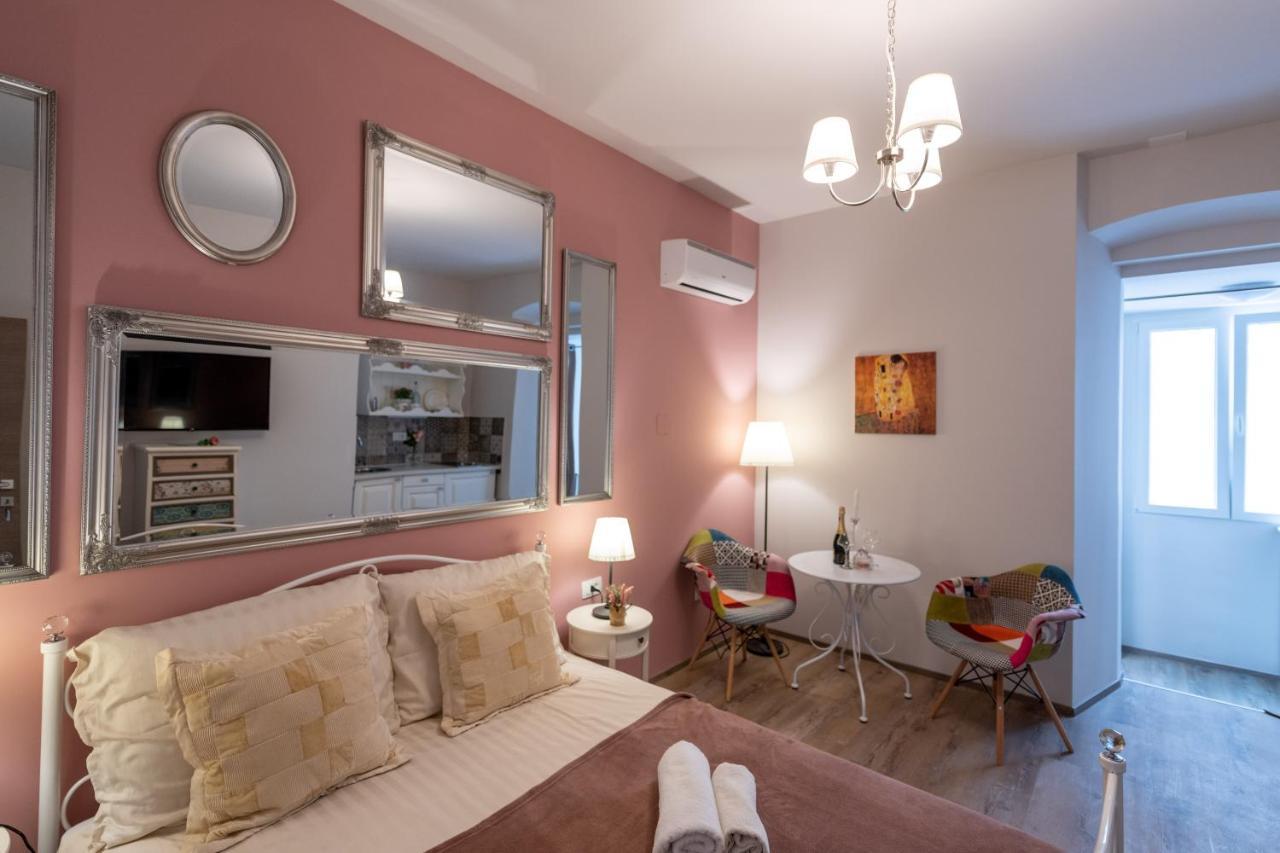 Old City Romantic Studios 4 With Free Private Parking Пула Экстерьер фото